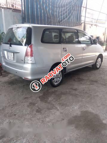 Bán Toyota Innova G đời 2010, màu bạc-2