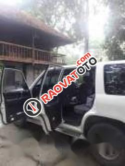 Cần bán lại xe Isuzu Trooper năm 1997, màu trắng-5
