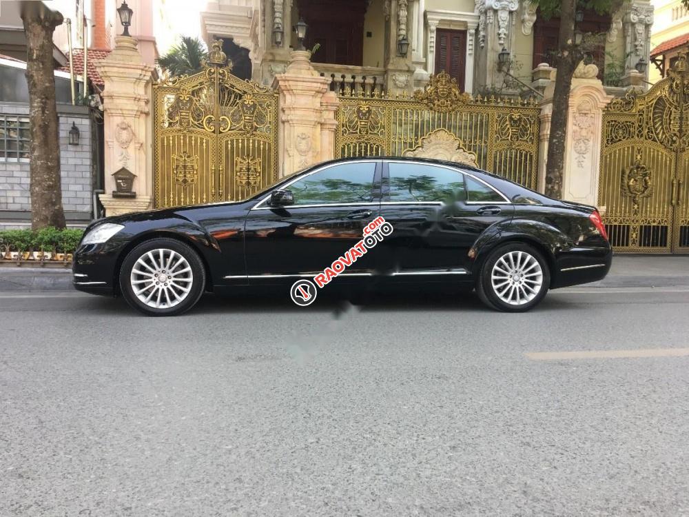 Cần bán gấp Mercedes S300 đời 2011, màu đen, xe nhập còn mới-1