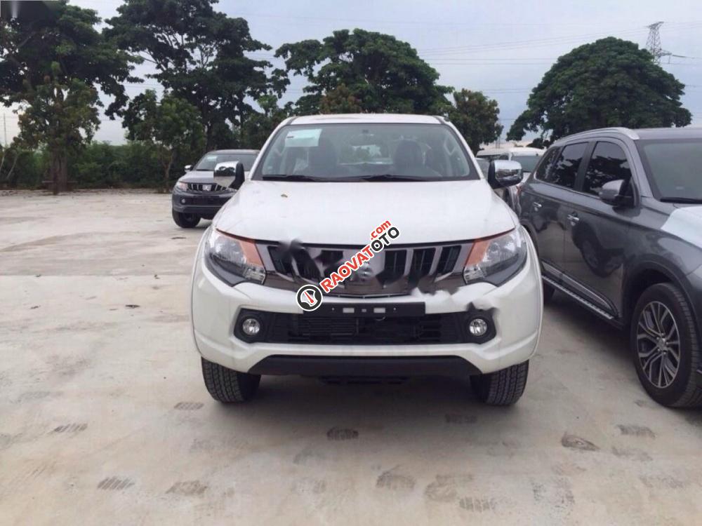 Bán Mitsubishi Triton đời 2017, màu trắng, nhập khẩu nguyên chiếc, giá tốt-1