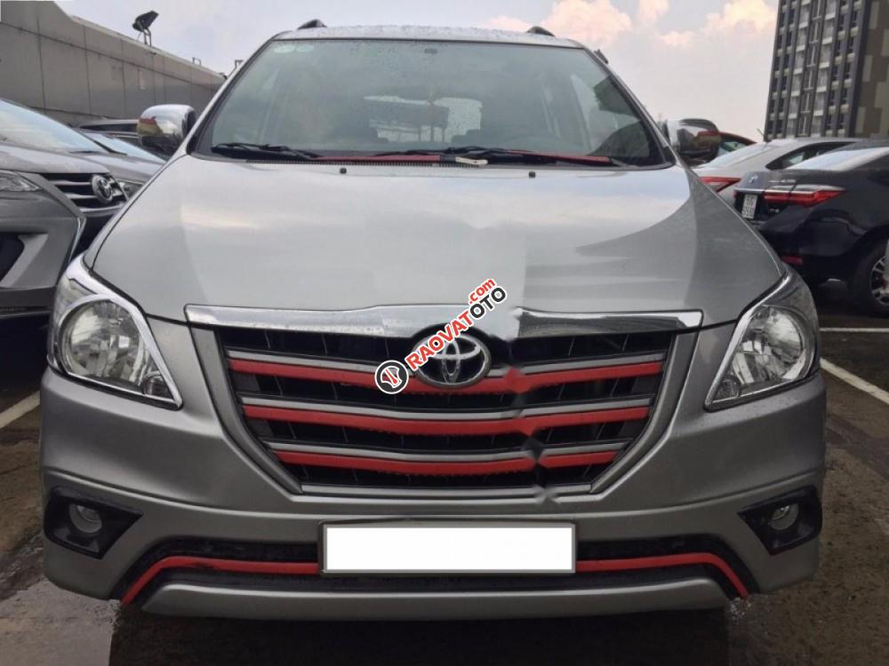 Cần bán xe Toyota Innova 2.0E đời 2014, màu bạc số sàn, giá 595tr-1