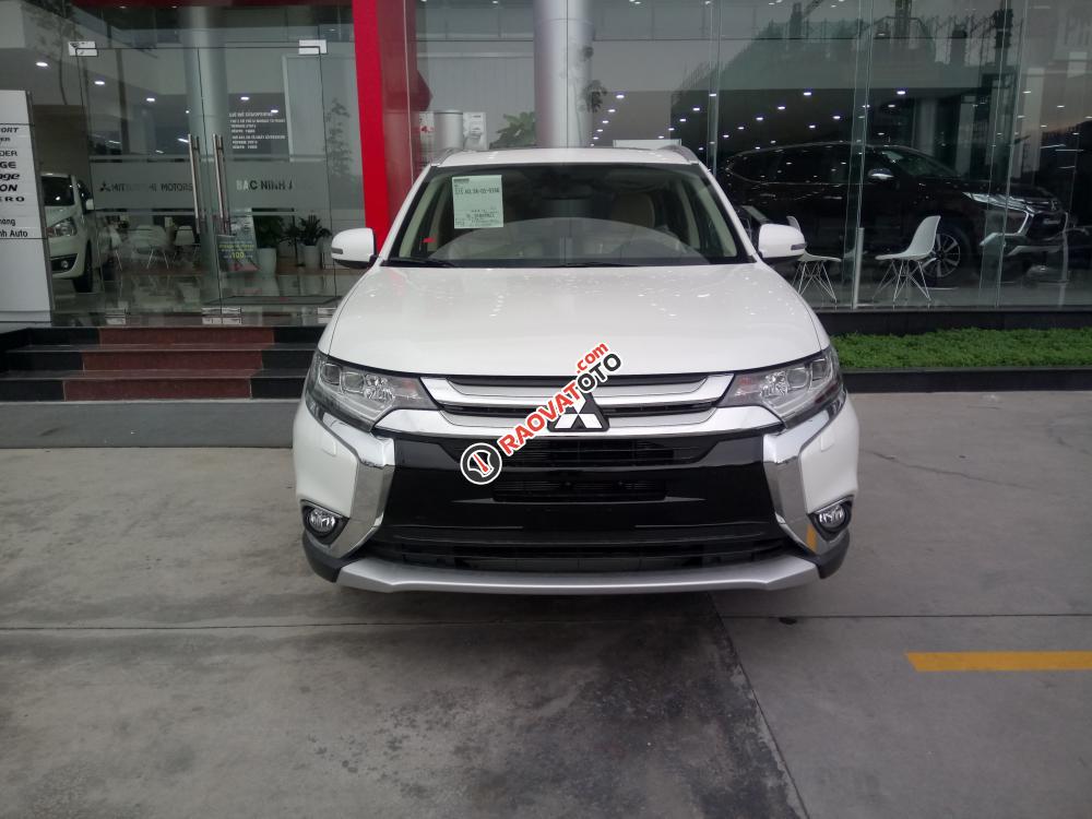 Bán xe Outlander 2.4 mới 100%, màu trắng, xám, hỗ trợ trả góp, giá tốt-0