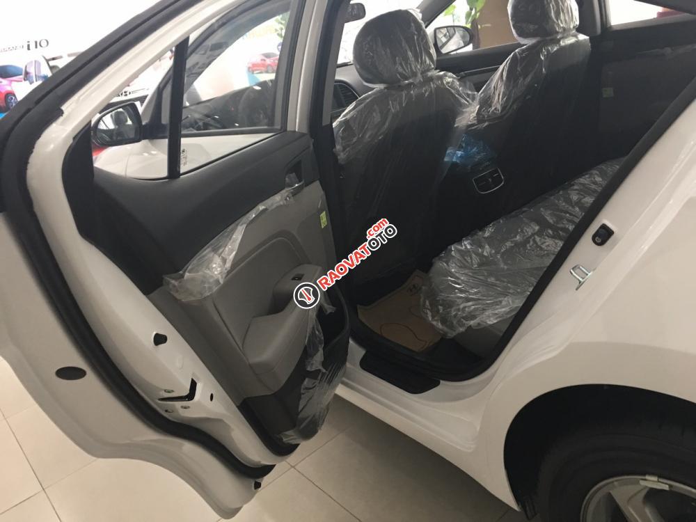 Giá xe Elantra 1.6, màu trắng, xe mới 100%. Cam kết giá tốt nhất. LH Hương: 0902.608.293-11