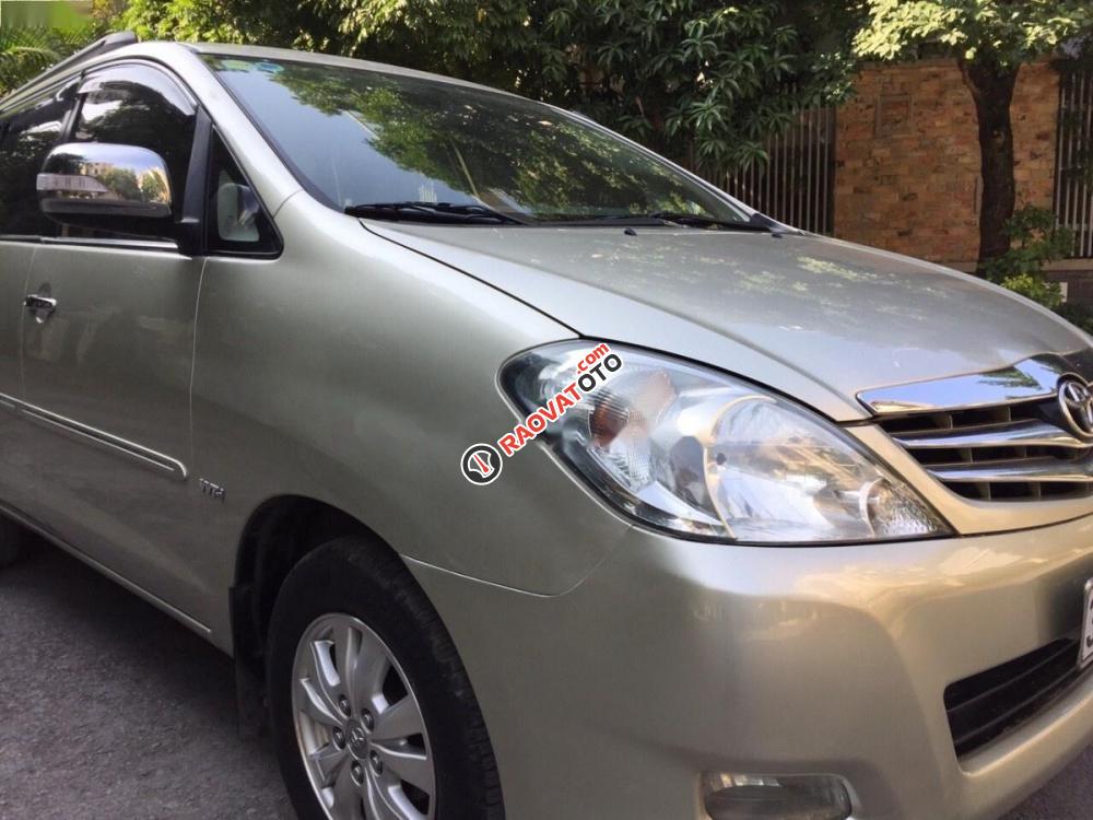 Cần bán gấp Toyota Innova 2008, màu vàng-0