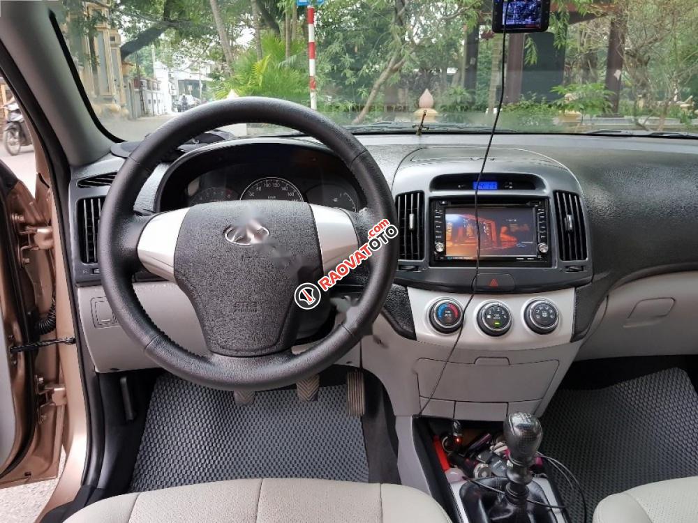 Cần bán xe Hyundai Elantra đời 2011, màu vàng xe gia đình-2