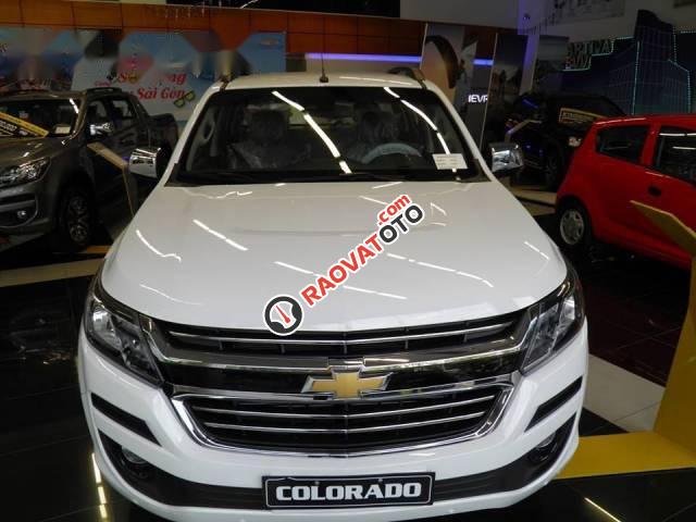 Bán ô tô Chevrolet Colorado 2.8AT đời 2017, màu trắng-0