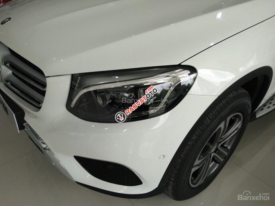 Bán xe Mercedes GLC 250 đời 2017 đủ màu, xe giao ngay nhiều quà tặng-1