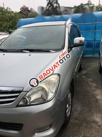 Bán Toyota Innova G đời 2011, màu bạc-4