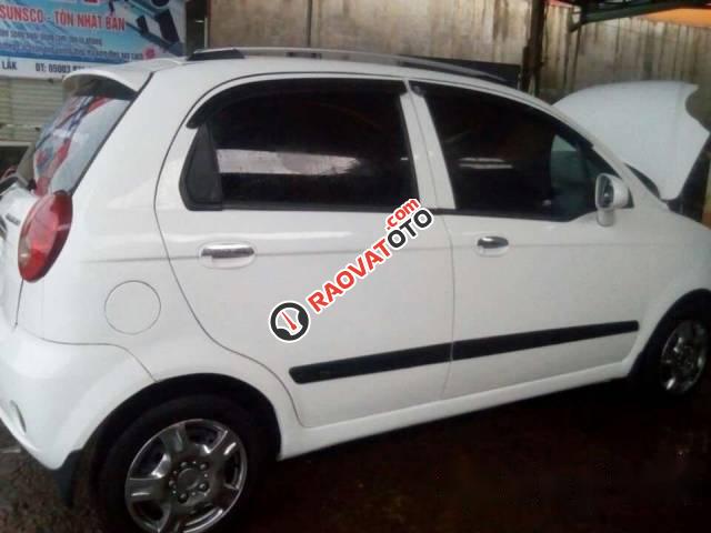 Bán gấp Chevrolet Spark đời 2010, màu trắng-1