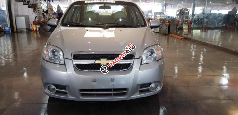 Bán xe Chevrolet Aveo 2013, màu bạc xe gia đình, 290tr-0