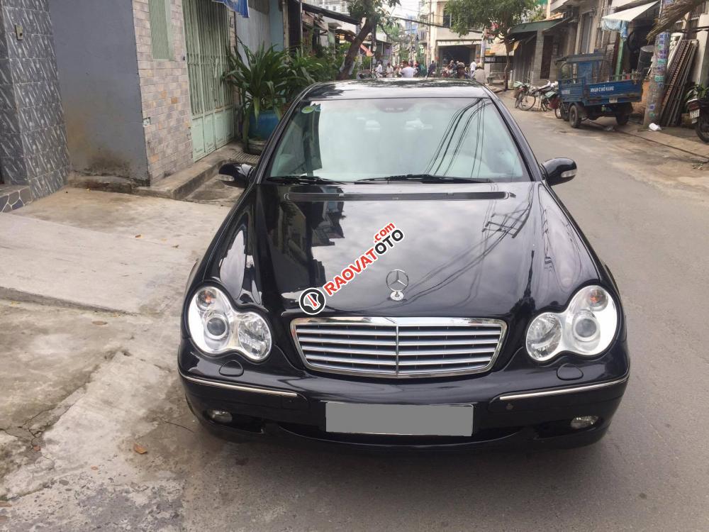 Bán xe Mercedes đời 2004, màu đen số tự động-1