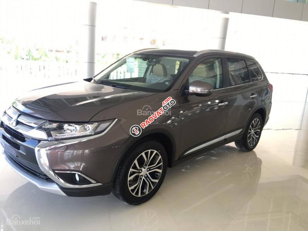 Bán ô tô Mitsubishi Outlander đời 2017, màu nâu, nhập khẩu, giá tốt nhất khu vực, tư vấn 24/7, giao xe tại Huế-2