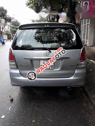 Bán Toyota Innova năm 2010, màu bạc xe gia đình, giá tốt-4