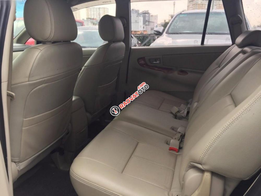 Cần bán xe Toyota Innova 2.0E đời 2014, màu bạc số sàn, giá 595tr-4