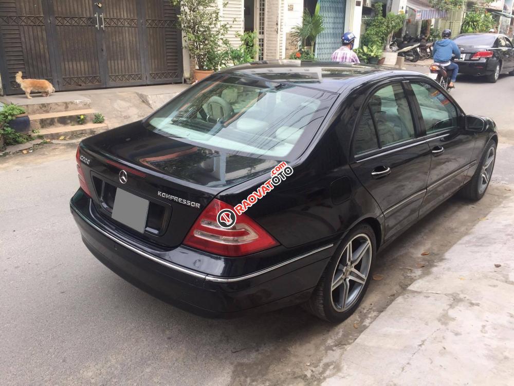 Bán xe Mercedes đời 2004, màu đen số tự động-9