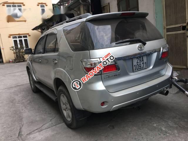 Bán Toyota Fortuner đời 2011, màu bạc số sàn-5