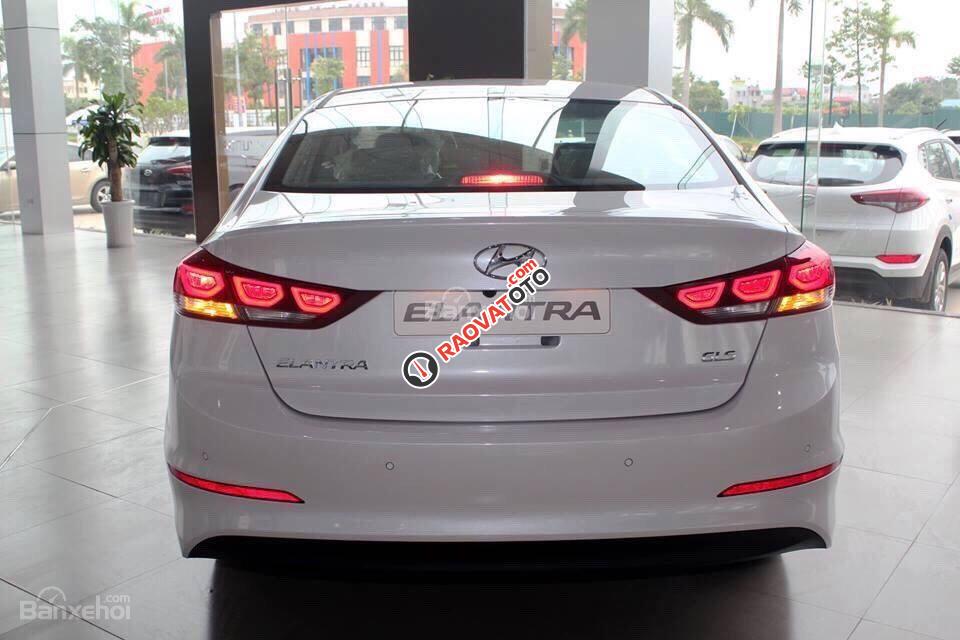 Cần bán xe Hyundai Elantra 1.6MT đời 2017, trả trước 150 triệu-2