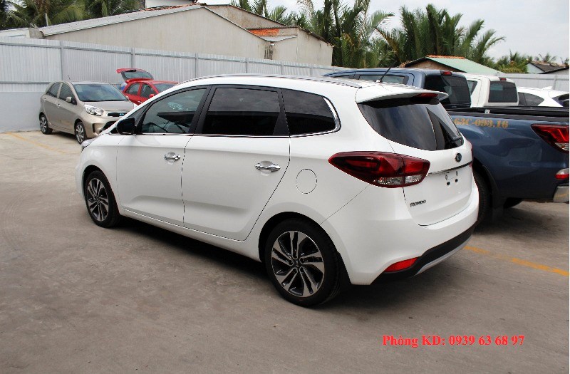 Bán Kia Rondo năm 2017, màu trắng, nhập khẩu, giá tốt-3