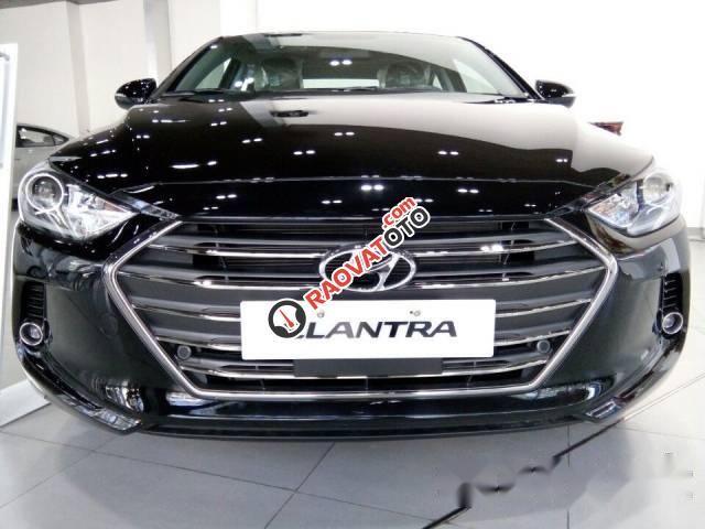 Cần bán Hyundai Elantra 2017, màu đen, giá tốt-3