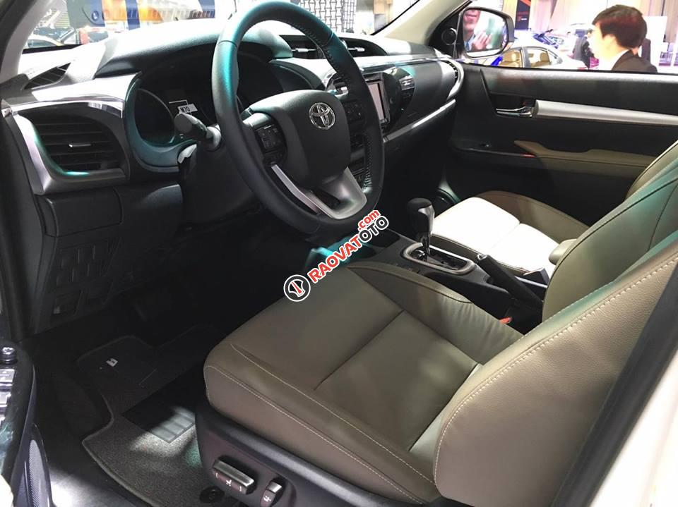 Bán Toyota Hilux 2.4E 2017, hỗ trợ trả góp lên tới 80%, hotline: 0976112268-3