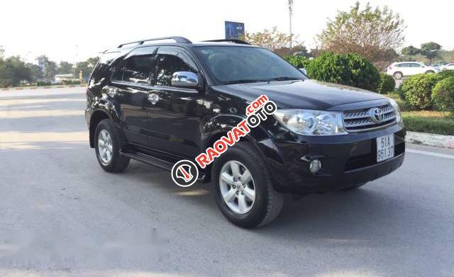 Bán Toyota Fortuner 2.7MT đời 2011, màu đen, giá tốt-0