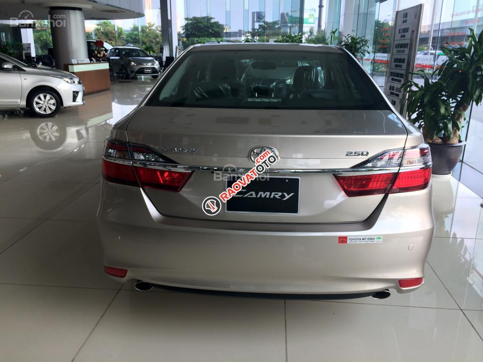 Cần bán xe Toyota Camry E đời 2018 đủ màu, giá tốt, hỗ trợ vay lên đến 90%, liên hệ 0911.404.101-4