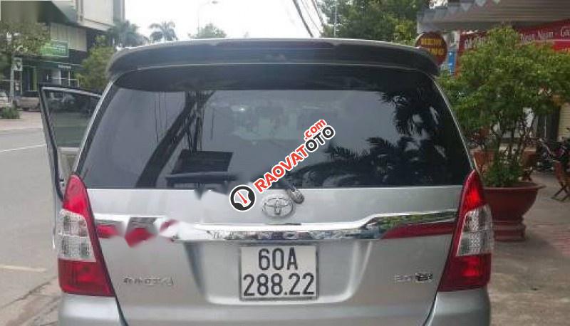 Bán Toyota Innova 2.0E đời 2016, màu bạc, giá 700tr-0