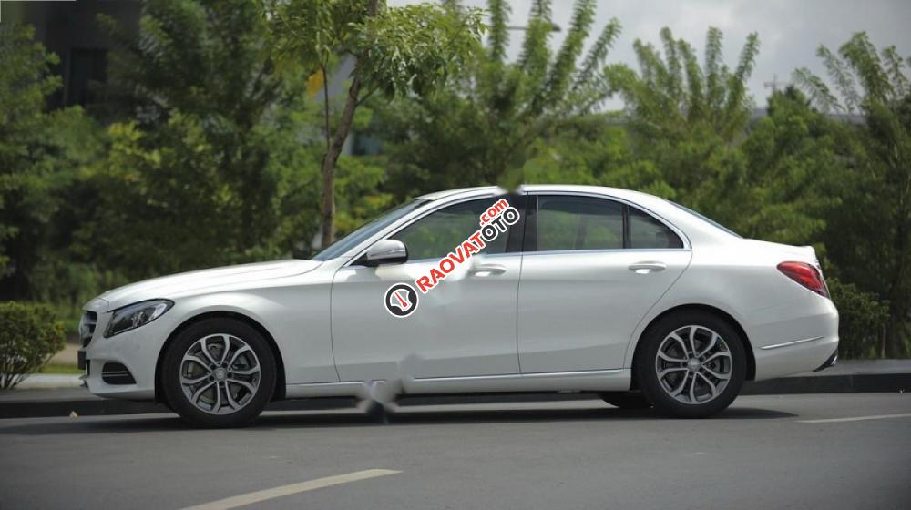 Cần bán xe Mercedes đời 2015, màu trắng-3