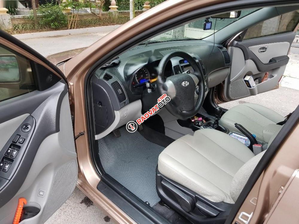 Cần bán xe Hyundai Elantra đời 2011, màu vàng xe gia đình-5