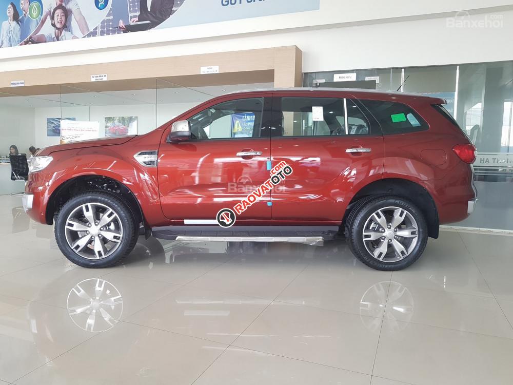 Bán xe Ford Everest 2.2L Titanium đời 2017, màu đỏ, xe nhập-1