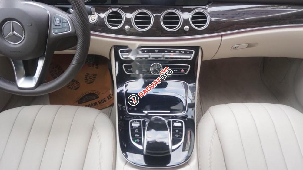 Bán xe Mercedes E250 đời 2016, màu đen chính chủ-7