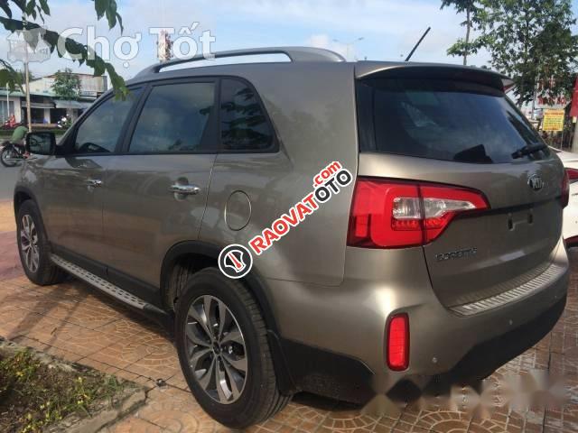 Cần bán xe Kia Sorento đời 2016, màu ghi vàng -4