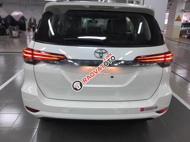 Bán Toyota Fortuner V đời 2017, màu trắng-5