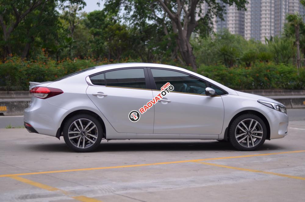 Bán ô tô Kia Cerato đời 2017, màu bạc, giá chỉ 589 triệu-3