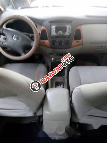 Bán Toyota Innova G đời 2010, màu bạc-4