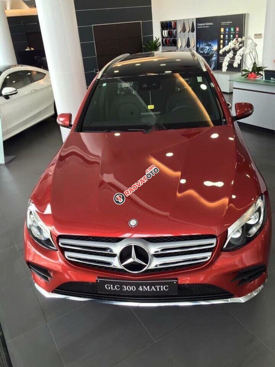 Cần bán xe Mercedes GLC 300 4Matic đời 2017, màu đỏ-3