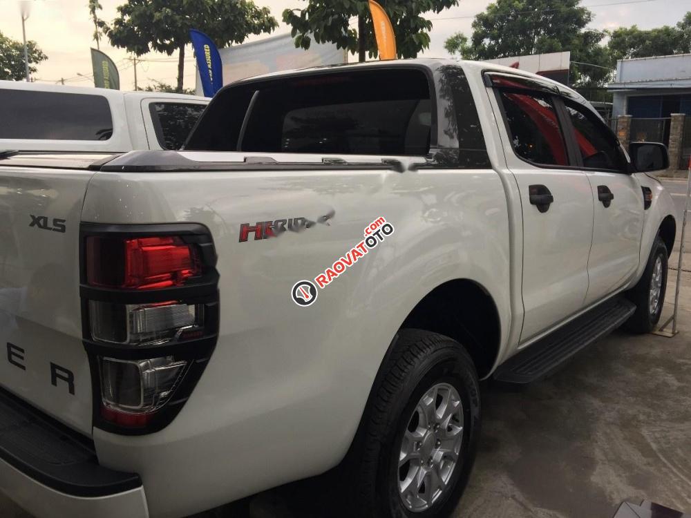 Cần bán gấp Ford Ranger XLS AT đời 2017, màu trắng, nhập khẩu số tự động, giá tốt-1