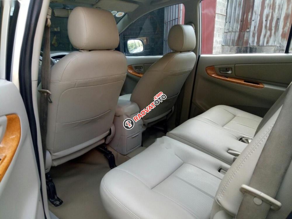 Cần bán gấp Toyota Innova 2.0G đời 2010, màu bạc-6