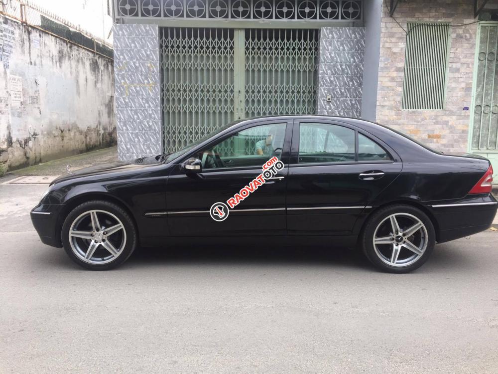 Bán xe Mercedes đời 2004, màu đen số tự động-0