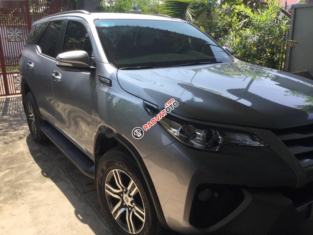 Cần bán Toyota Fortuner sản xuất 2017, màu bạc, xe nhập như mới-9