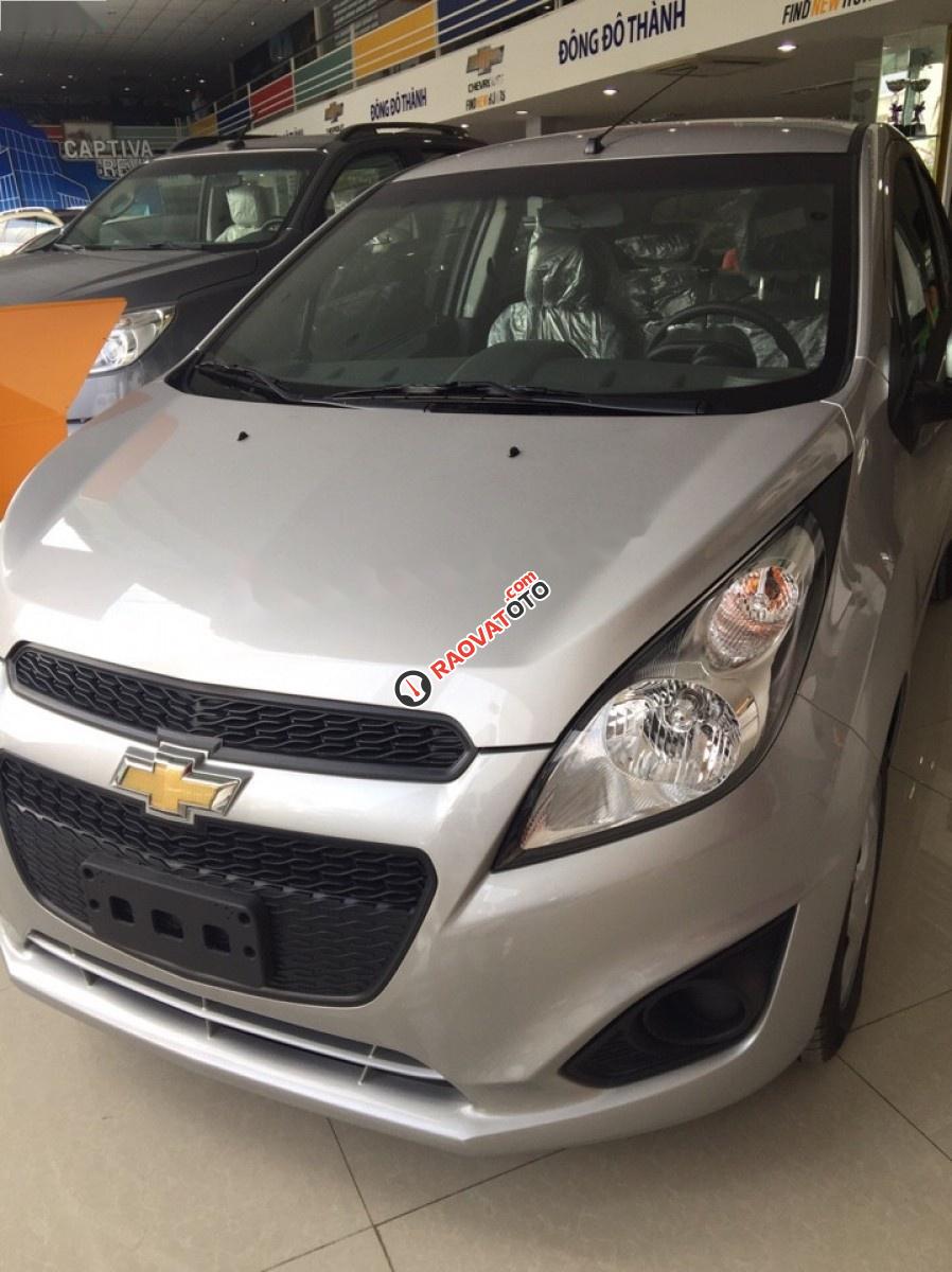 Bán ô tô Chevrolet Spark LS 1.2 MT đời 2017, màu bạc, giá 269tr-3