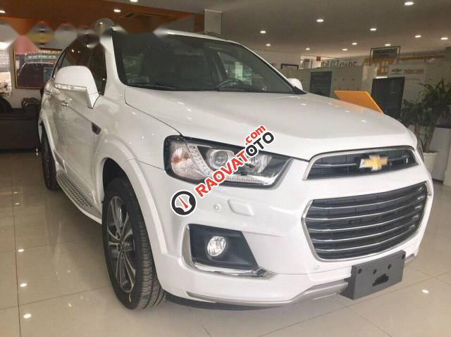 Bán Chevrolet Captiva REVV năm 2017, màu trắng-0