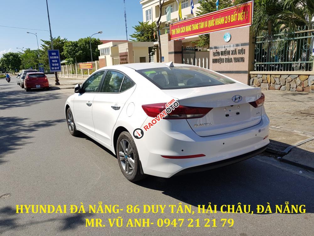 Xe Hyundai Elantra, màu trắng - Đà Nẵng, giảm  giá 80 triệu, chỉ còn 549 triệu, Lh: 0941 295 79-1