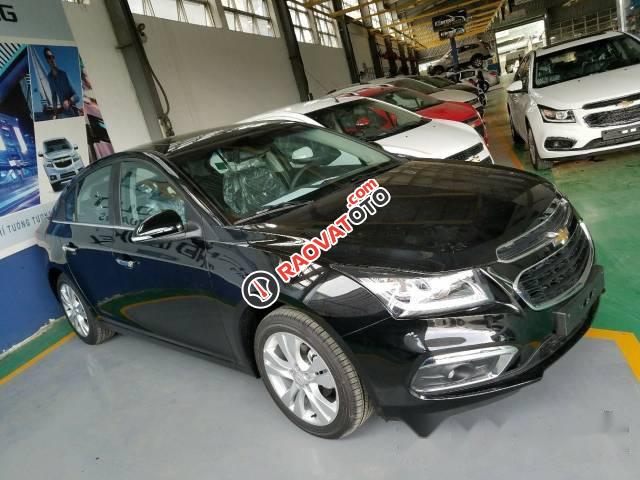 Bán Chevrolet Cruze năm 2017, xe mới, màu đen-1