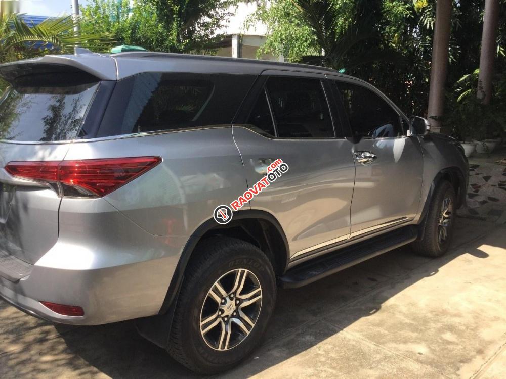 Cần bán Toyota Fortuner sản xuất 2017, màu bạc, xe nhập như mới-5