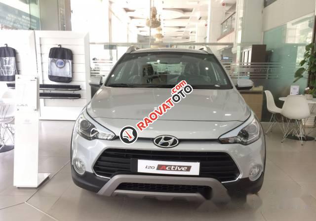 Cần bán Hyundai i20 Active đời 2017, màu bạc-1