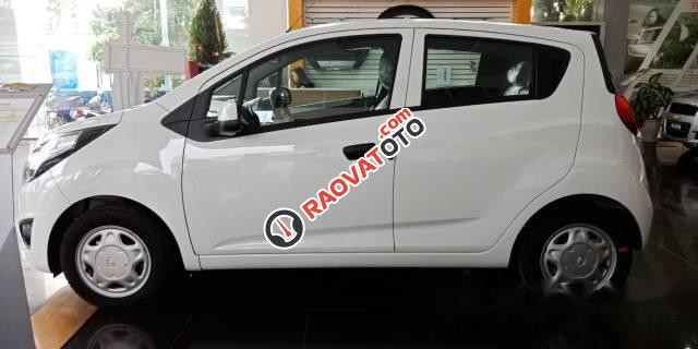 Cần bán Chevrolet Spark năm 2017, màu trắng-3