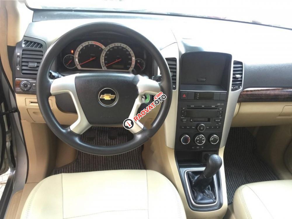 Cần bán gấp Chevrolet Captiva 2010, màu bạc số sàn-8