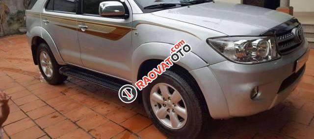 Bán Toyota Fortuner đời 2009, màu bạc chính chủ giá cạnh tranh-2