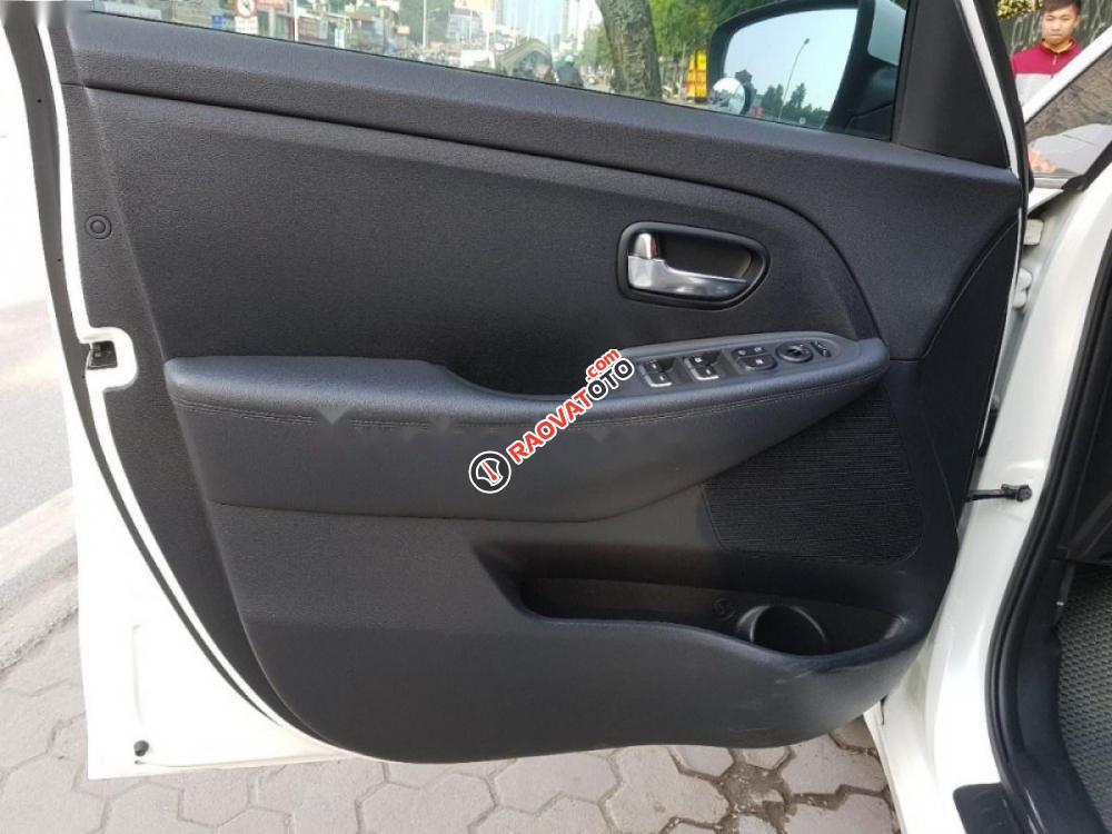 Bán Kia Rondo 2.0AT đời 2015, màu trắng, giá chỉ 590 triệu-8